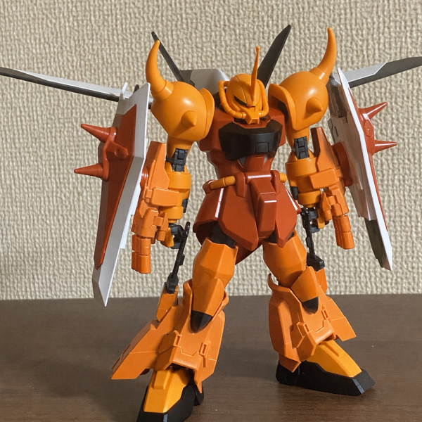 かなりご無沙汰です。グフR35と組み合わせてグフイグナイテッドの後継機みたいなのを作ろうかと。バックパックをなんとかしたいんですけど、軸穴や形状が微妙でボレロやウィザードがポン付けできない... ので現状のを加工しようかと思います。色はチャッピーに仮置きしてもらってますが、ハイネカラーでは行かない予定です。（2枚目）