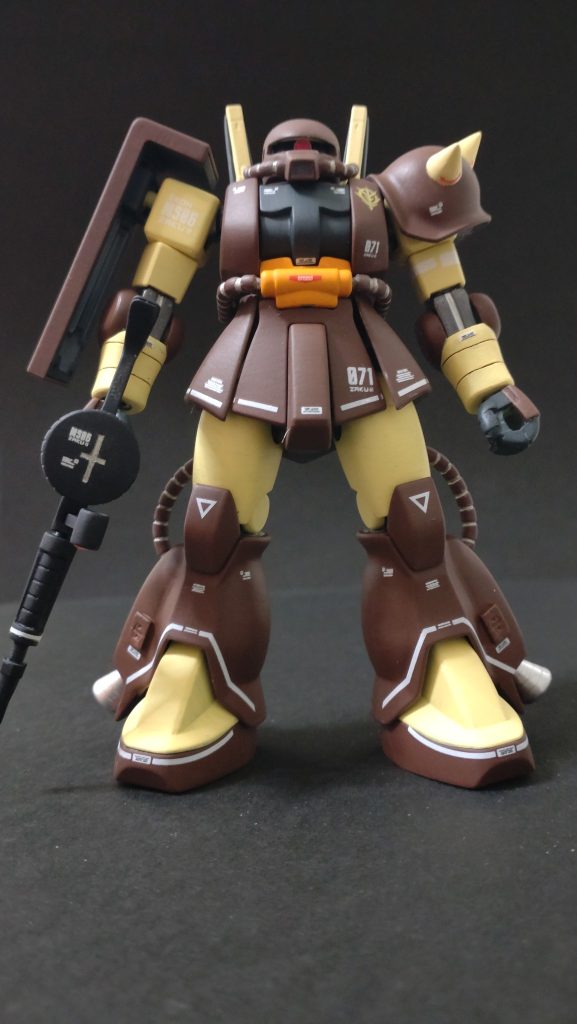脹脛のパーツはこれまたジャンク品のザクウォーリアーのパーツを加工して取り付けました。