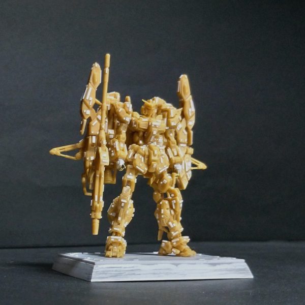 スーパーガンダムにプラ板貼りました😊サイズ的に貼り過ぎも辛いので、これ位でしょうね🙏いつものプラ板のサイズだと大味になるので小さめのを作って貼りました😊塗装頑張ります💪（2枚目）