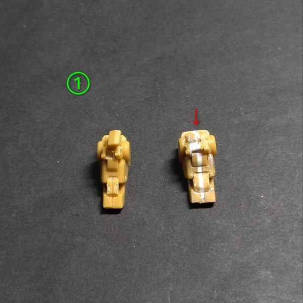 アーティファクトリックディアス脚部加工になります。基本的に加工前に面出し、モールド彫り直し済みで画像の左側が加工前、右側が加工後です🙏①の画像で足首部を赤の矢印の所をプラ板で1ミリ幅を広げます。②の画像は前から、③の画像は横からになります。・黄色の矢印の所に積層プラ板で腿部を自作して延長します。・白色の矢印の所は切離した時に損傷した動力パイプをアルミ線で製作。・紫色の矢印の所は膝関節を積層プラ板で自作してアルミ線で接続して可動化。・赤の矢印の所は脛部を1ミリプラ板を挟んで幅を広げました。・画像では見えてませんが、腿部、脛部も内部をプラ板で埋めて紫色の矢印の膝関節の受け作ってます🙏④の画像で上側のバーニアは出来が悪く、泣く泣く市販の物に交換。横のバーニアはのっぺりしてるので、彫り直してモールドを追加しました。胴体編へ続く🙏 (1枚目)