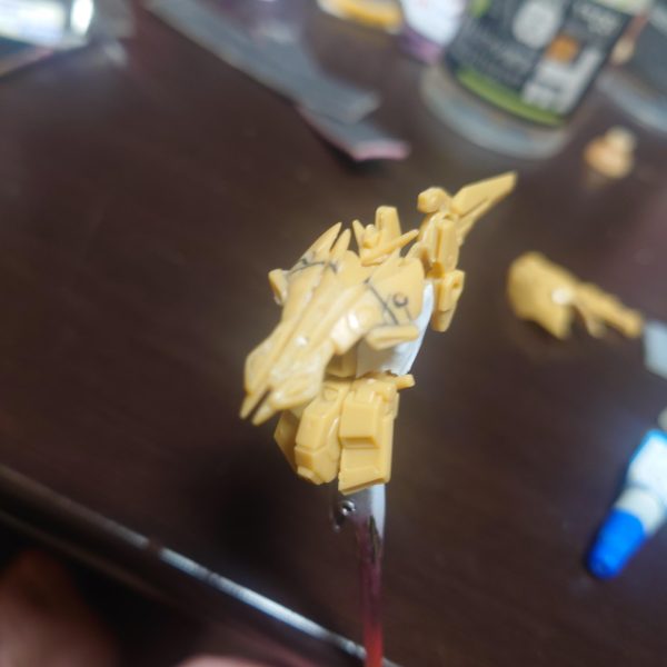 キルケーの魔女公開時ナイチンゲールとHi-νガンダムでミキシングしたらイケるんじゃないかぁと…ちょうど2つとも再販で手に入れて積んであったので、ここから始めました。ナイチンの盾、腰スカート、Hi-νの盾を切った貼ったで…モノアイは何かのビームサーベルの先っちょです。最初はネオジム使って脱着式にする予定だったのですが、サイズがサイズなので、他パーツの磁力が干渉しちゃって断念しました。。（6枚目）