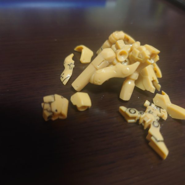 つま先、4本目の爪？はナイチン脚フレームを分割シェルフノズルHi-ν、ナイチンのプロペラントタンク、ナイチン腕装甲、百式、シルヴァバレト肩、百式サイドスカート、パラスアテネサイドスカートスネシルヴァバレト足、パラスアテネスネ、ナイチン胸部中の人の股関節延長、膝の可動、シリンダー追加（5枚目）