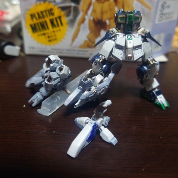 つま先、4本目の爪？はナイチン脚フレームを分割シェルフノズルHi-ν、ナイチンのプロペラントタンク、ナイチン腕装甲、百式、シルヴァバレト肩、百式サイドスカート、パラスアテネサイドスカートスネシルヴァバレト足、パラスアテネスネ、ナイチン胸部中の人の股関節延長、膝の可動、シリンダー追加（1枚目）