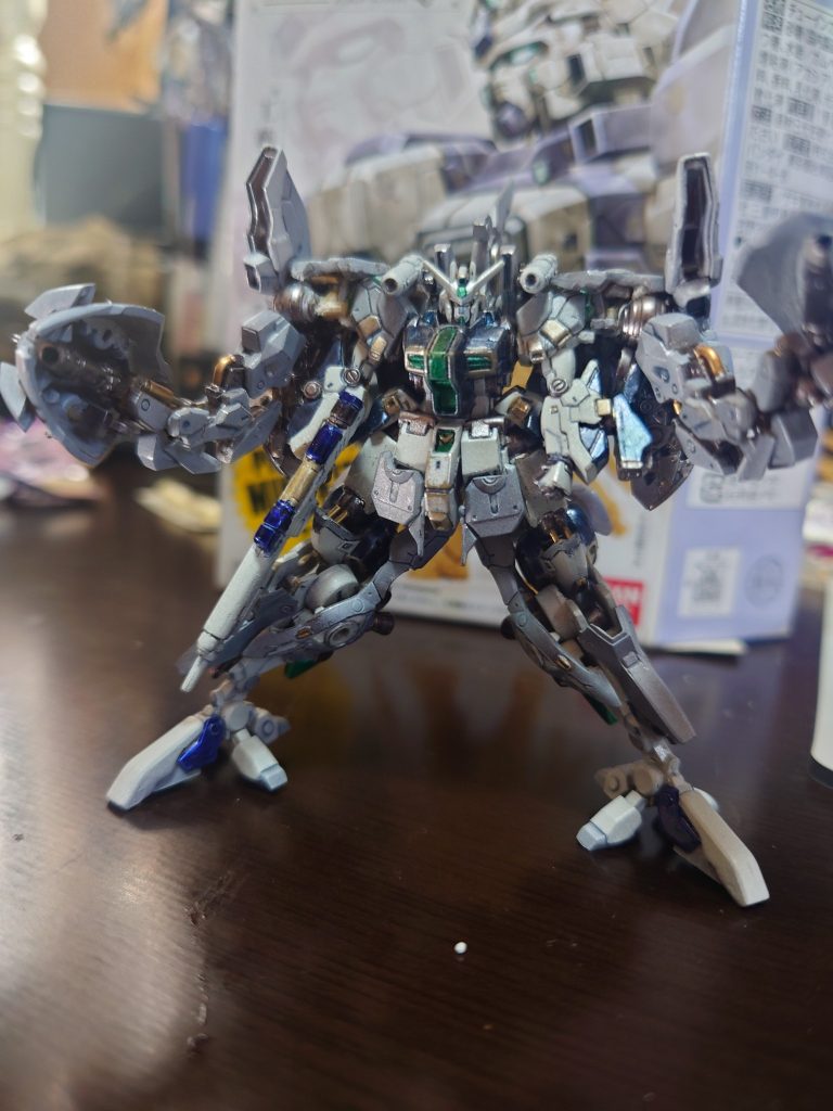 フロント取り付け前アリュゼウスフルアーマー感あって、この状態なかなかお気に入りです。&nbsp;現在頭部取り付けを残すのみなのですが、シッポが重くて自立しない問題が…バランス取るためにサブアーム前面に展開させたのですが、それでも…作品はどうしても自立展示させたいっていう変なこだわりがあって💦アリュゼウス君が立てるようになったら完全品としてアップしたいと思います！𝖼𝗈𝗆𝗂𝗇𝗀 𝗌𝗈𝗈𝗇…