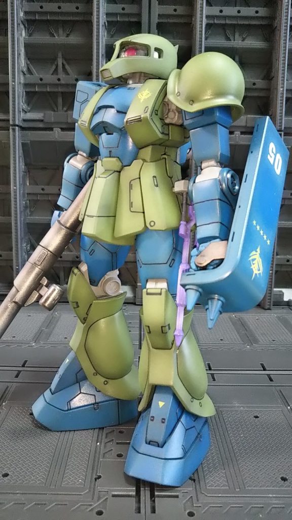 左斜め前