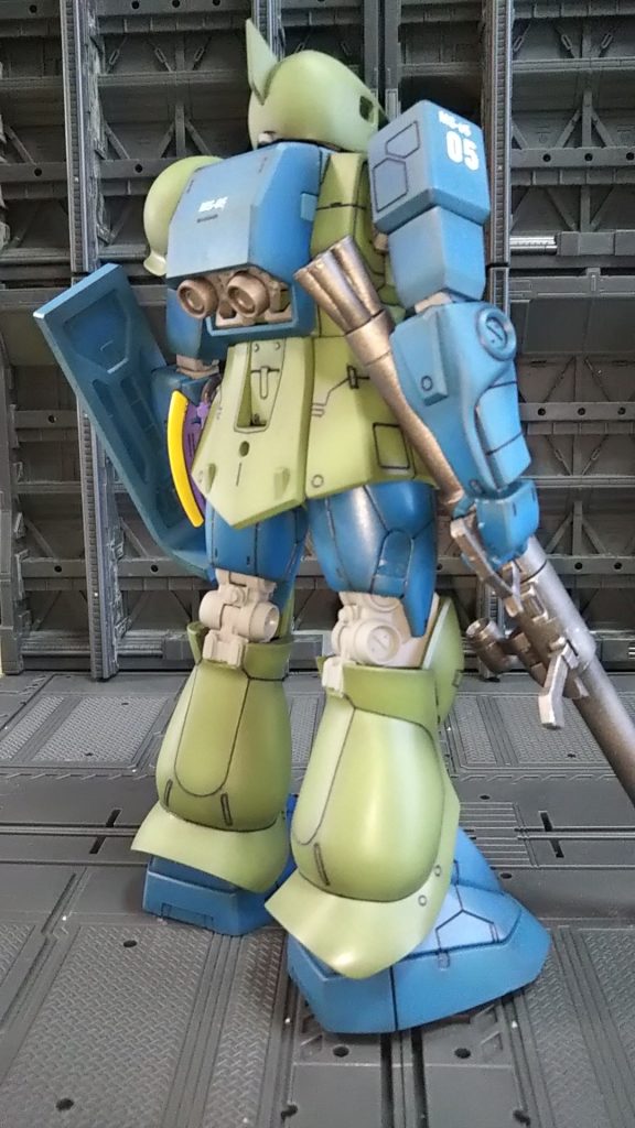 右斜めうしろ