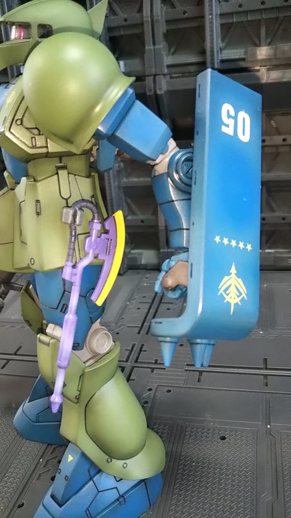 トゲありきトゲなしシールド（ジオン海兵隊が似たような奴を💦）ヒートホークは紫