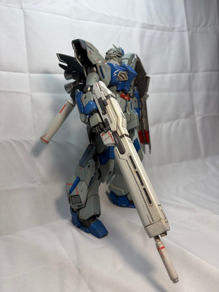 武器、重すぎるので、両面テープ併用です
