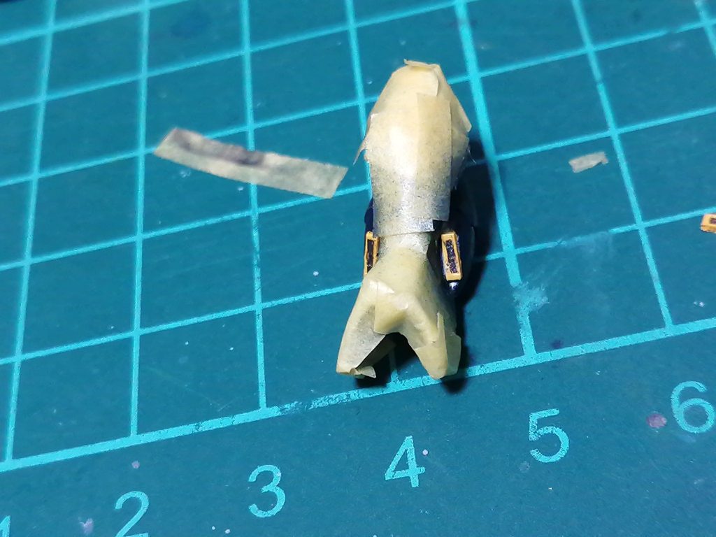 スラスターを0.5ｍｍプラバンで作って塗装後接着。