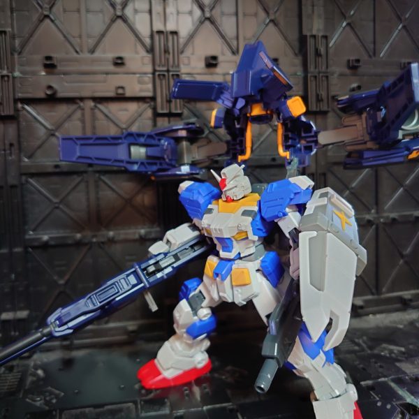 キャバリアのミサイルランチャーと羽根バイアランアームの選択式ユニットはパックからアームで上げ下げ脱着可能&nbsp;（4枚目）