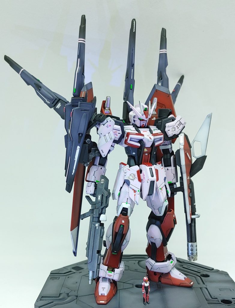 7基のドラグーンのうち、2基は肩にマウントさせて軽装バージョンの再現も可能としました。