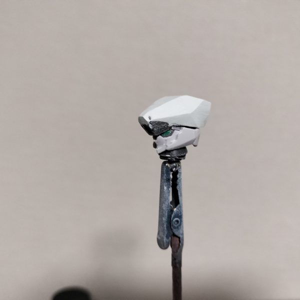 グレイズのキットを見た時に、脚部がスレイプニールだなぁ、と感じました。ア◯ドノアゼロ、好きだったんですよねー。他の方々もグレイズで再現されていらっしゃるので、参考にしつつ、頑張ってみたいと思います。イメージするために下記写真は生成AIに、仮塗りをお願いしました。まだ考えているパーツがあるため、また再度進捗をアップできたら、と思っています。追記7/7、　ポリパテでスレイプニールっぽい頭部を作りました。（3枚目）