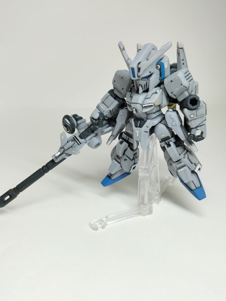 水性ホビーでちまちまと色を足してます(gundam-kao6)ビームスマートガンの砲身に目立つ肉抜きがあったのでパテ埋めしました✨
