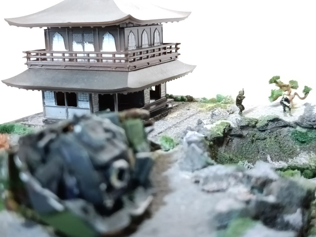 ただ「ガンプラにニッパー入れてダメージ入れる」のは初めてすぎて、「塗ってから壊す？」「壊してから塗る？」いろいろと悩みながら進めました。難しいね…！　次は線香など熱を使って「ビームライフルで溶けた装甲の表現」とかやってみたいところ！&nbsp;以上、ご覧頂きありがとうございました！
