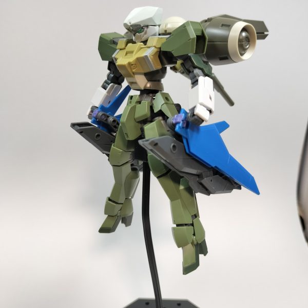 グレイズのキットを見た時に、脚部がスレイプニールだなぁ、と感じました。ア◯ドノアゼロ、好きだったんですよねー。他の方々もグレイズで再現されていらっしゃるので、参考にしつつ、頑張ってみたいと思います。イメージするために下記写真は生成AIに、仮塗りをお願いしました。まだ考えているパーツがあるため、また再度進捗をアップできたら、と思っています。追記7/7、　ポリパテでスレイプニールっぽい頭部を作りました。（5枚目）