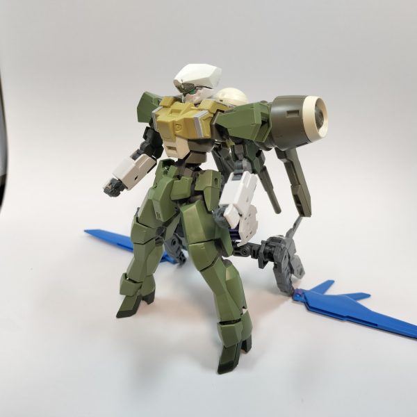 グレイズのキットを見た時に、脚部がスレイプニールだなぁ、と感じました。ア◯ドノアゼロ、好きだったんですよねー。他の方々もグレイズで再現されていらっしゃるので、参考にしつつ、頑張ってみたいと思います。イメージするために下記写真は生成AIに、仮塗りをお願いしました。まだ考えているパーツがあるため、また再度進捗をアップできたら、と思っています。追記7/7、　ポリパテでスレイプニールっぽい頭部を作りました。（4枚目）