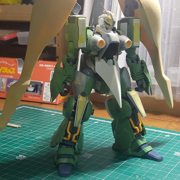 腰回りの改修とバインダー作成、加えてショルダーバインダーを新造肩部は雛形を作りバキュームフォームしようとしたが途中で断念最終的にエポパテを伸ばし広げて型を覆うことで複製した徐々に形状がそれっぽくなってきた気がする最初はおおまかに作って後から整えようと思っているが、ファーストステップが重い（6枚目）