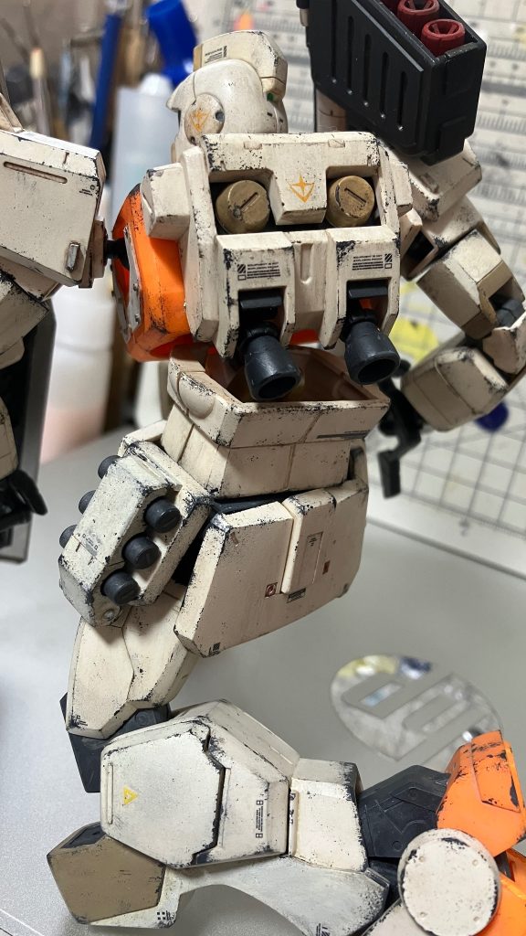 3mm穴開けてコトブキヤの玉藻の武装関節がぴったり入るのでそれを入れます。腰関節はやってる事は新hg陸戦型ガンダムと同じです。それにちょっと伸縮性がある程度ただこれがあるから…
