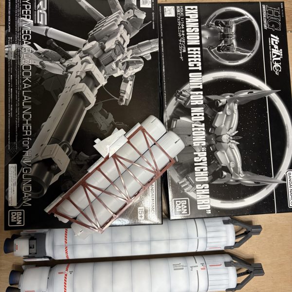 元々はνガンダム用のパワーアップパーツとしてデンドロビウムをミキシングしようかと思ってましたが、途中から「対ネオジオングⅡ用　決戦兵器」にすることに決めました。サイコシャードの使い道は内緒です（2枚目）