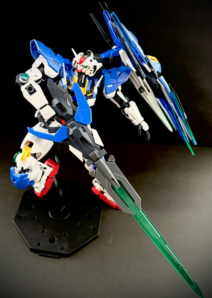 ーガンダムによる、全戦争行為の武力介入を開始するー　戦争根絶の為、圧倒的な戦闘力を持つガンダムで、ありとあらゆる争いに武力介入を行う。　様々な理由により、分裂し、多くの勢力に分かれ、覇権争いをエスカレートさせ、世界各地で大小様々な小競り合いや、地域紛争が絶えない。そんな絶望が世界を暗く覆う…。そんな世界へガンダムを送り込んだのは、ソレスタアースビーイングという、私設武装組織。その創設者の名は、プロスペラ•シュヘンベルグ。彼は、“世界が争いに充される“事を予想していた。プロスペラは、量子コンピューター「クワイエット•ゼロ」にその意志を託していた。　ガンダムマイスター達は、プロスペラの思想の元、量子コンピューター「クワイエット•ゼロ」の意思に従い、次々に争いへの介入を進めていく。しかし、結果的に世界は、この介入行為に猛反発した。そして、世界は、ソレスタアースビーイングを共通の敵と見なし、一つにまとまっていく。　国連を中心に、軍が、御三家と呼ばれる巨大企業三社がそれぞれの方面で先頭に立ち、新たな連邦政府が立ち上げられる。…世界は、新たな“バランス“を獲得し、一時の平和を得る。　新連邦政府は、新たに各陣営から、選抜されたエリートのみを集めると、独立治安維持部隊「A.RONGS（ア•ロングズ）」を設立する。ソレスタアースビーイングに対抗する為に、“選ばれた“彼等は、武力介入に対する武力行使を行う。世界は再び、争いという大きな影に覆われてしまったのだ。　ガンダムマイスター達は、ソレスタアースビーイングは、気付かなかった。打ち砕かれた平和の陰に、暴走したクワイエット•ゼロの影がある事に…。〜♫〜〜♬〜♩〜絶望は、甘い罠。鎖されたその扉…。心が、戦場だから、誰にも救えない…。命さえも弄ぶのか。壊れかけたおとぎの国で。胸の奥に走る痛みを、どうかずっと、忘れぬままで…。