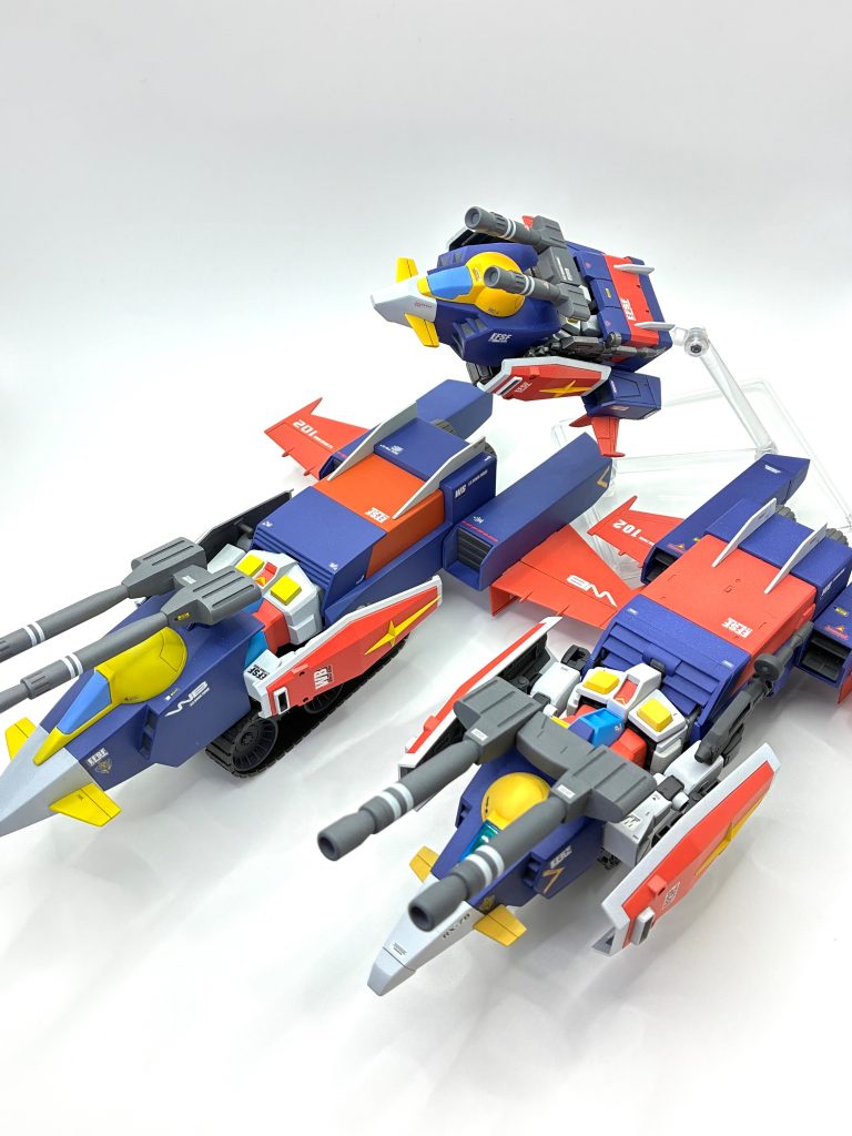 新旧とモビリティジョイントのGアーマーの三つ巴です。