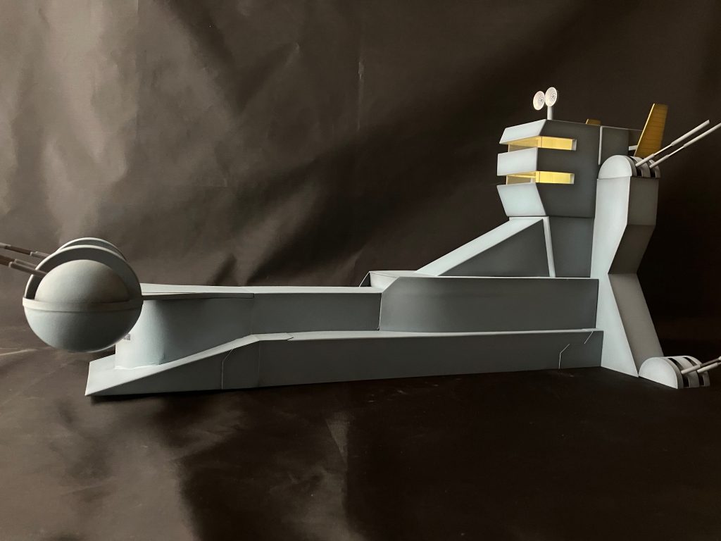 1/144サラミス全部スクラッチする勇気がなかったので、ジムを乗っけるために必要なブリッジとその周辺だけ作りましたガンダムとジムに合わせてグラデーション塗装してます撮影スペースに入りきらないため、部屋の隅に黒い布を張って自然光のみで撮影してます