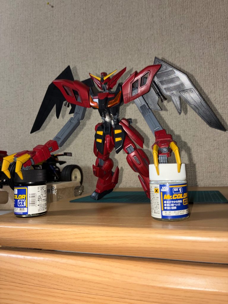 アンテナの角度を緩くしています首を少し伸ばしましたメインカメラを囲うグレーのパーツを作りました&nbsp;
