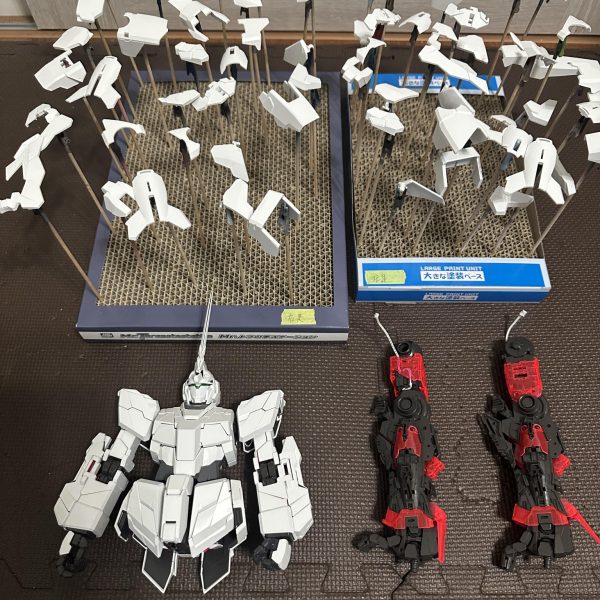 最近上げておりませんが引退したわけではない！w代理制作でPGフルアーマーユニコーンLEDユニットヴァージョンを代理制作中で他に手が回りませんwwPG初めて作ってますがサイズ感がバグってますWスキルアップにはもってこいですな。（2枚目）
