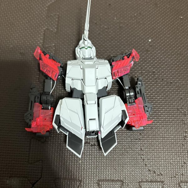 最近上げておりませんが引退したわけではない！w代理制作でPGフルアーマーユニコーンLEDユニットヴァージョンを代理制作中で他に手が回りませんwwPG初めて作ってますがサイズ感がバグってますWスキルアップにはもってこいですな。（3枚目）