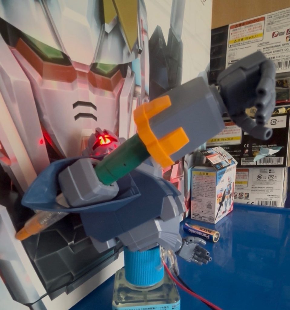 ロケットパンチ！