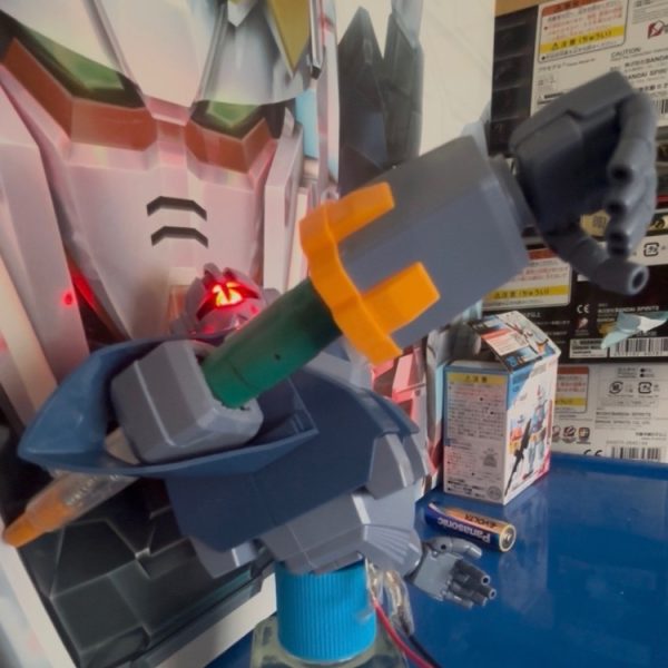 ロケットパンチ！