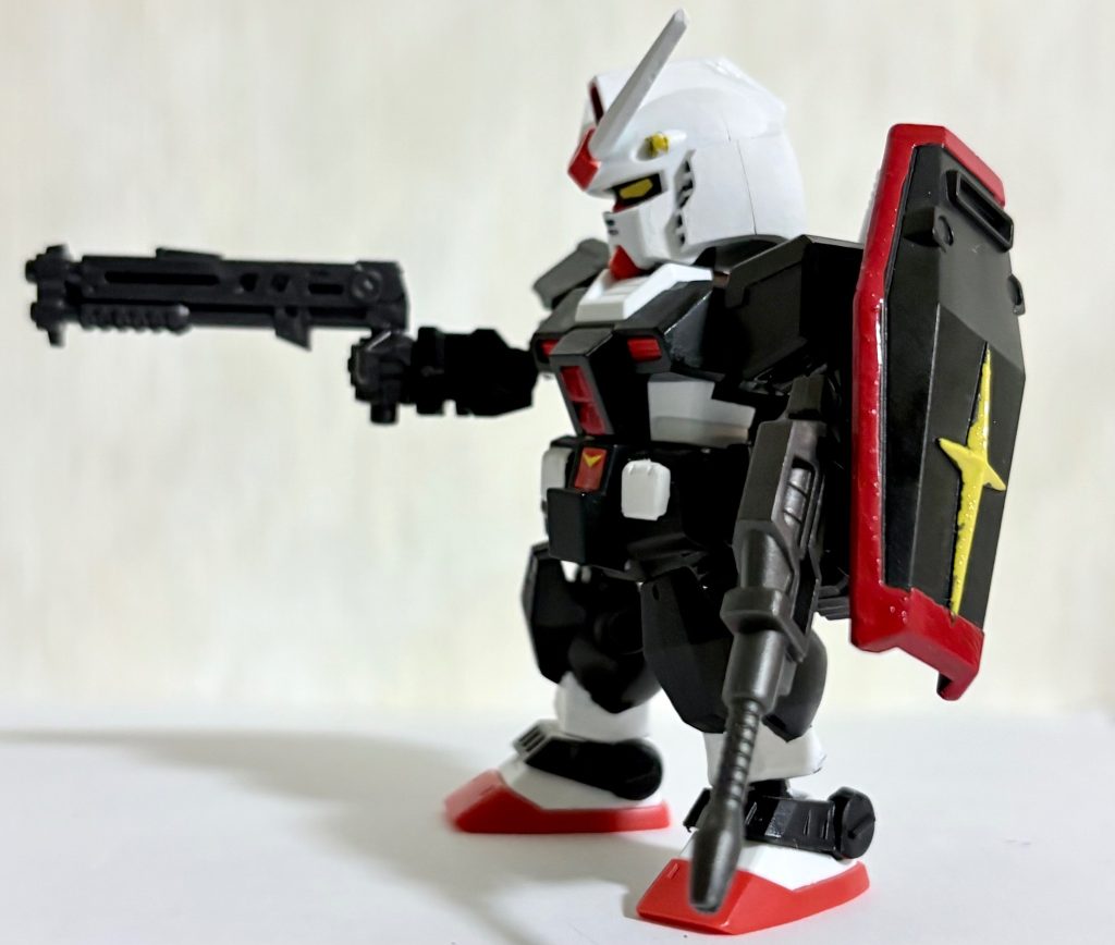サイドビュー。そろそろフルアーマーガンダムかヘビーガンダムがモビリティジョイントのラインナップに加わって欲しい(gundam-kao8)