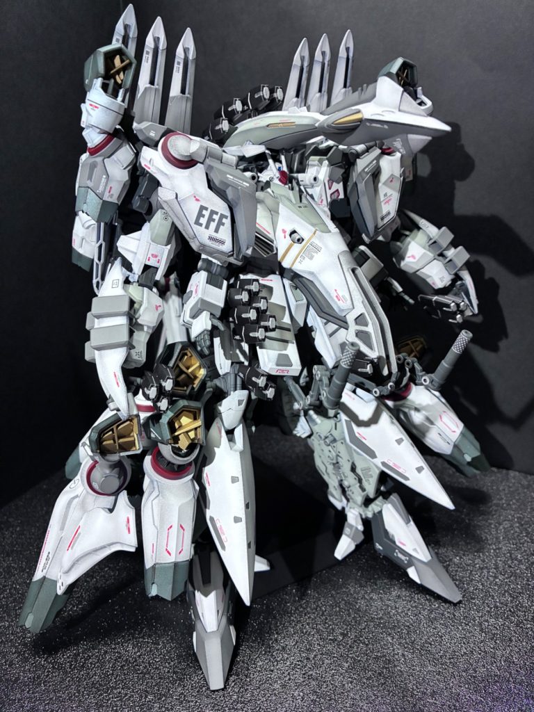 ファーストロットということで、デカールはかなり多めに貼り付け。