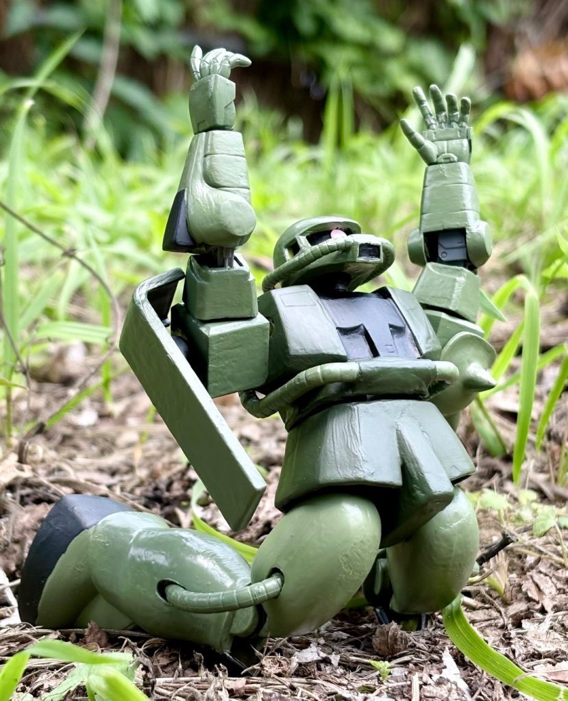 決して元気玉のポーズでもゴールを決めたサッカー選手のポーズでもない(gundam-kao10)