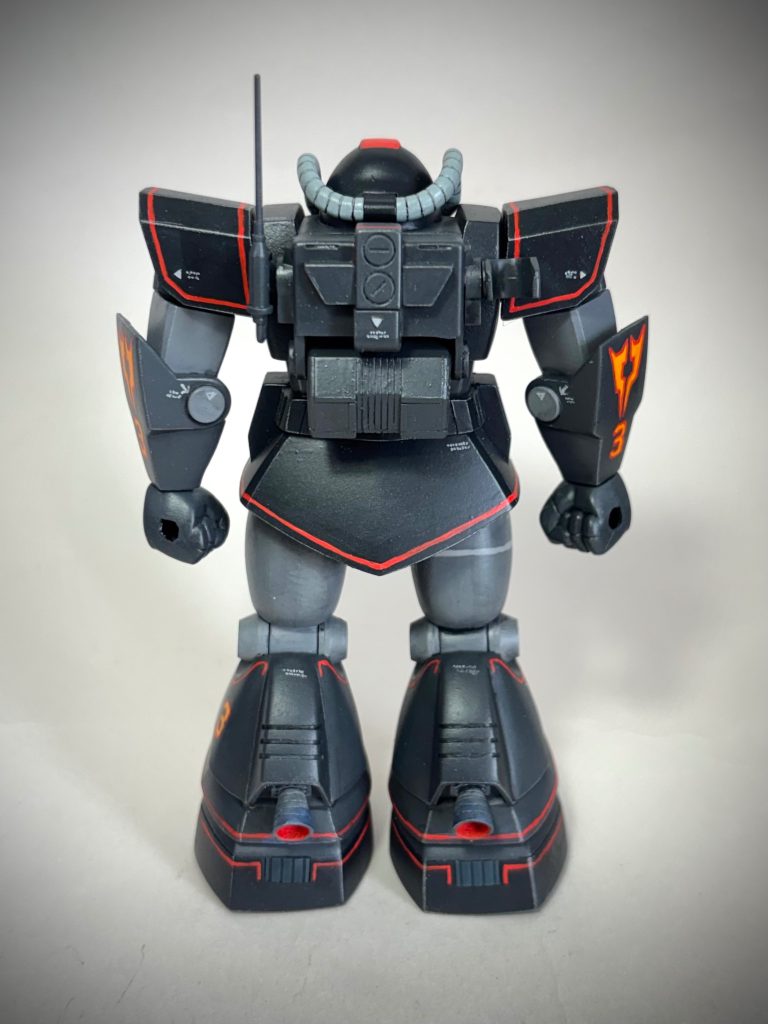 今回もデカールは使わずすべて手描きにしました。エッジを銀色の色鉛筆で立てて、プロトタイプなので、実戦に出る前と考え、ウェザリングは抑えめにしました。