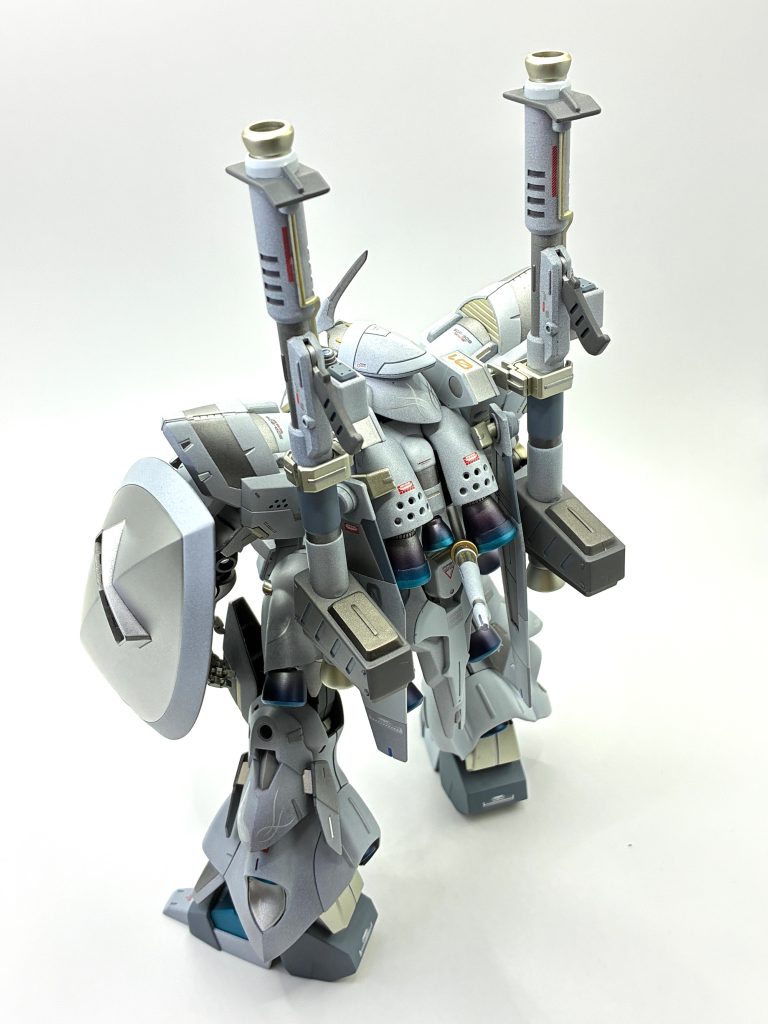 リアビューはまんまケンプファーですが、リアアーマー付けたりして情報量あげてます。