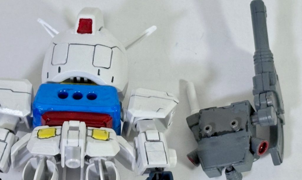 背中の穴はHGUCと同規格なので、オリジンガンダム（またはGM）のショルダーキャノンつきのバックパックと交換するだけ(gundam-kao6)