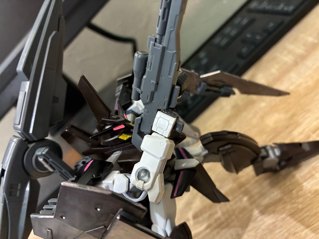 ある日のGBN…モブダイバーA「クソっ！アイツあんな所に潜んでた！物音もせず撃ってくるとかどうなってんだ！」　　　　　　　　　　　　　　　　　　　　モブダイバーB「擬似太陽炉だからレーダーにも出ないんだ！」