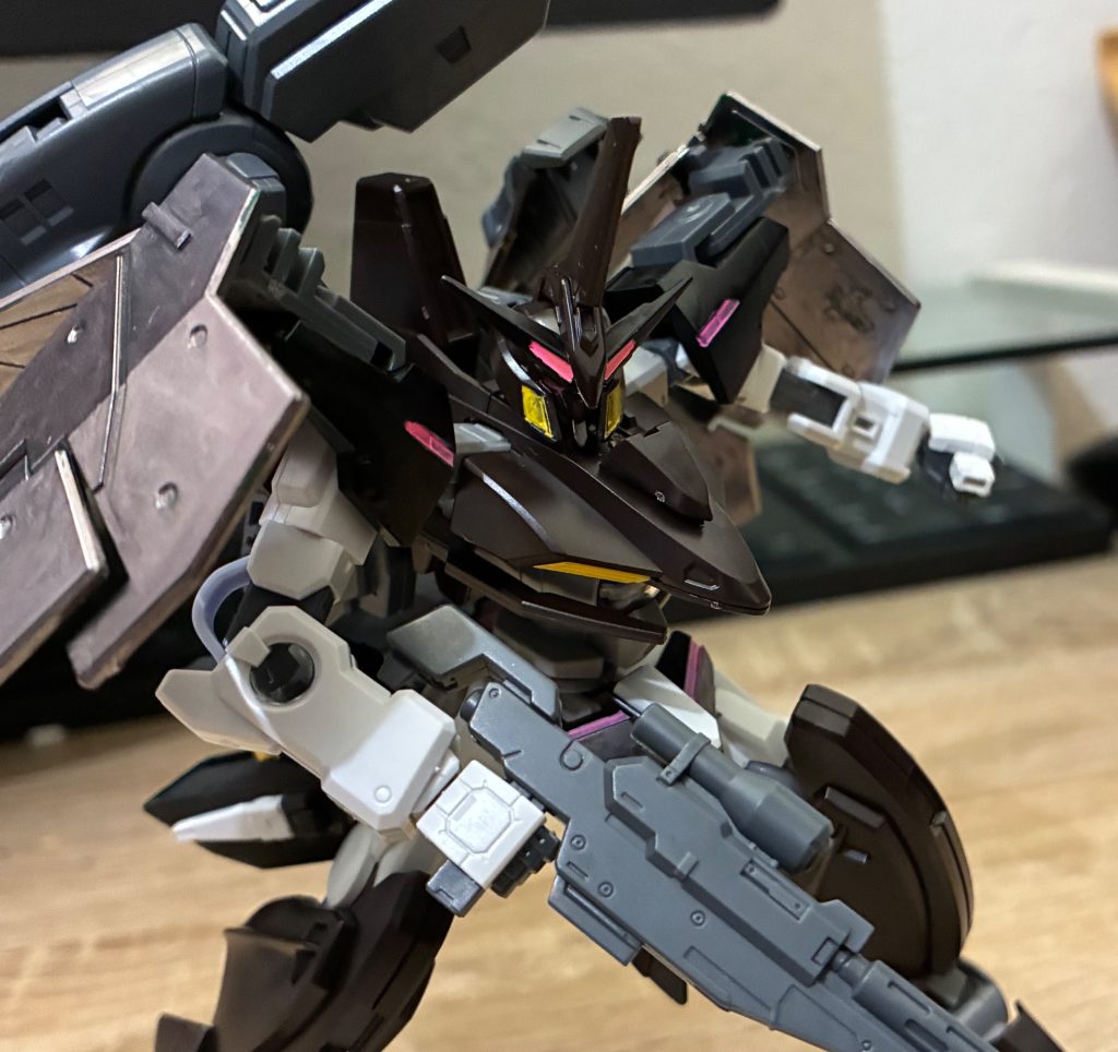 ビームサーベルも一応ついてます。機動力は高いので意外と強いです。