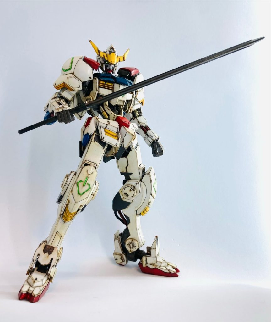 太刀の立ちポーズで😆太刀は持ち手近くに金属パーツはめてディテールアップ。