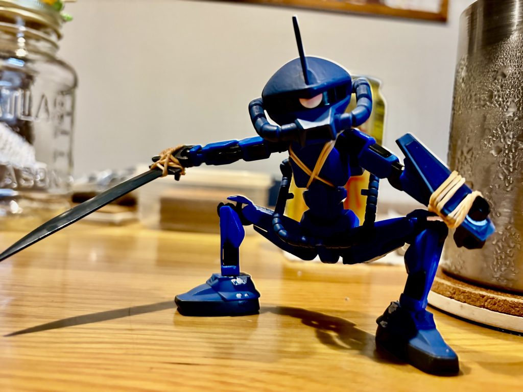 作品名：グフフの追加画像です😁<p>セリア の 戦闘フィギュア 青色 と BB戦士グフを悪魔合体しました。 なかなか相性が良いので病みつきになりそうです。 ジークアックス味がありますが… （褒め言葉）</p>
