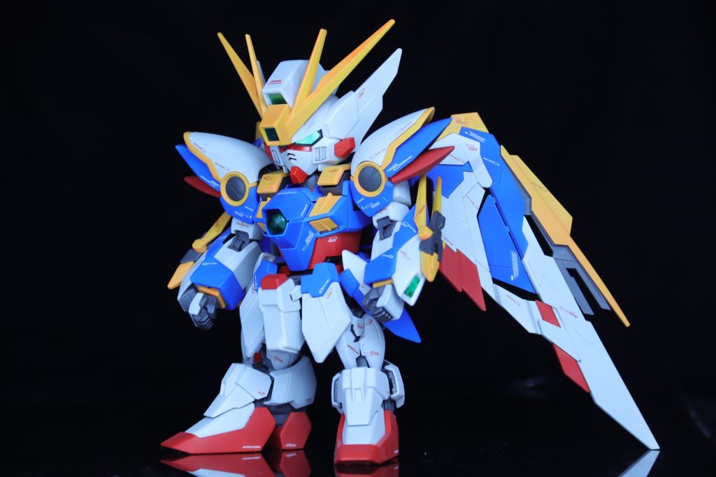 頭:BB戦士&nbsp;胴体、腕、靴:MG&nbsp;ウイング、膝:RGという構成になっています。