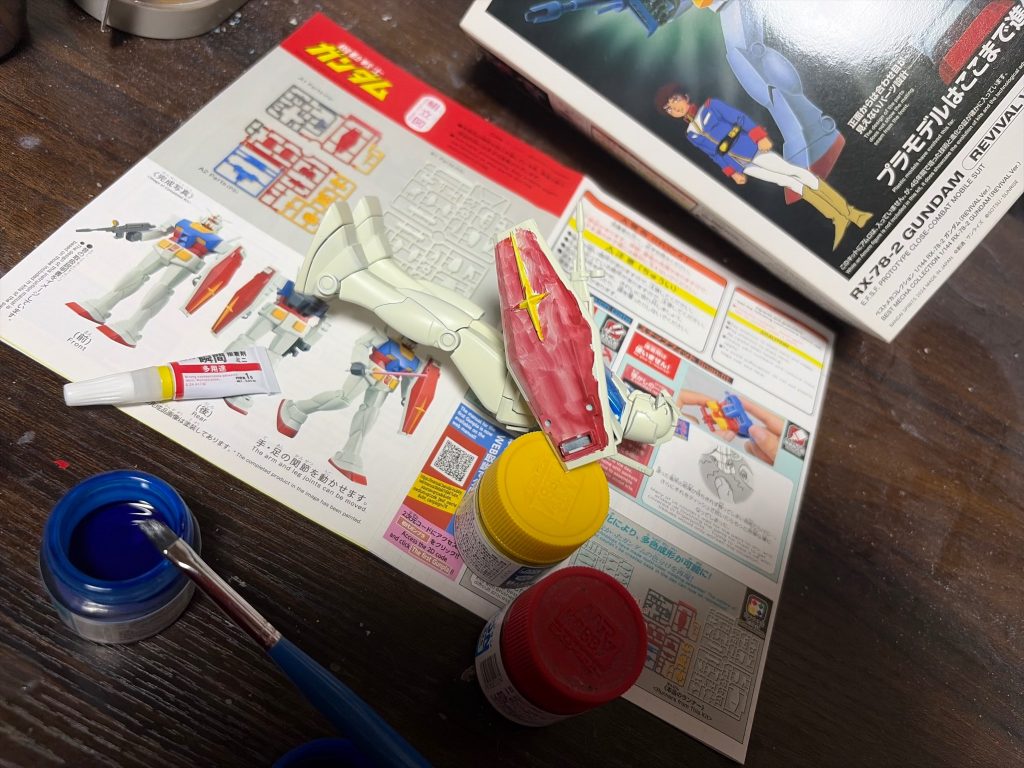 1980年。少年はガンダムを手に入れた。胸は青く塗った。シールドは赤く塗った。はみ出した。接着剤も付けすぎた。肩は動かなくなった。それでも完成したガンダムは、世界で一番かっこよかった。&nbsp;