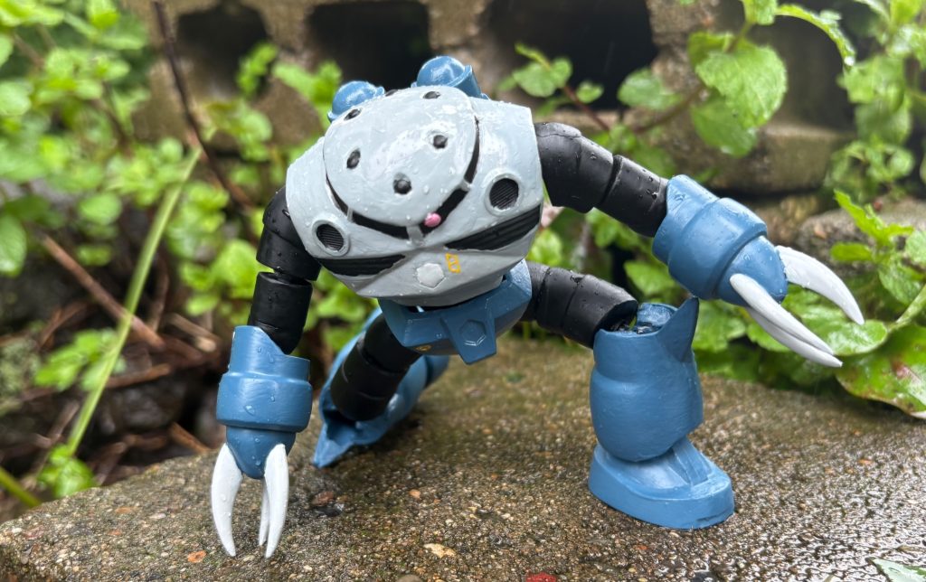 ボールジョイントを仕込んでいるので、HGUCよりよく動く(gundam-kao6)