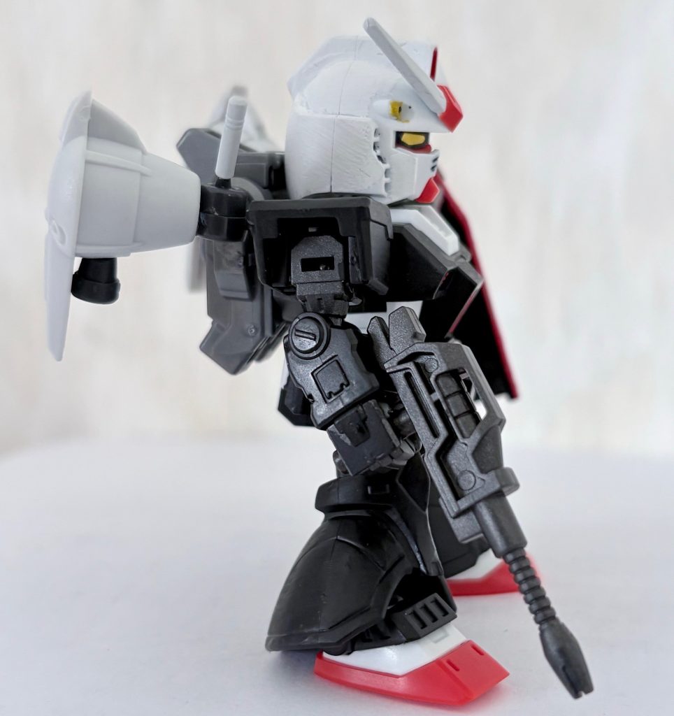 以下設定。型式番号RX-78-1H。一年戦争時にジオン公国軍の高機動型モビルスーツへの対抗機種とすべくガンダムを極限までの機動性向上を図って計画したとされる機体で、試作型ユニバーサル・ブースター・ポットとプロペラントタンクを内蔵した脚部を搭載しているのが特徴。その関係で脚部はゲルググに酷似した形状となっている。