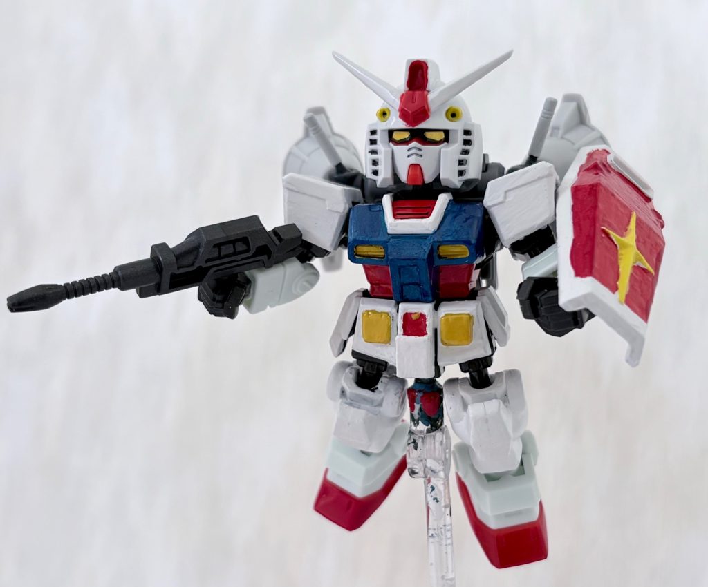 機体が白いので、プロトタイプよりまとまっている(gundam-kao3)