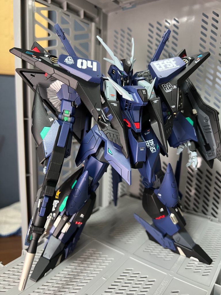 ロンドベル治安維持遊撃部隊チームライトニング所属クスィーガンダム弐号機という妄想です。