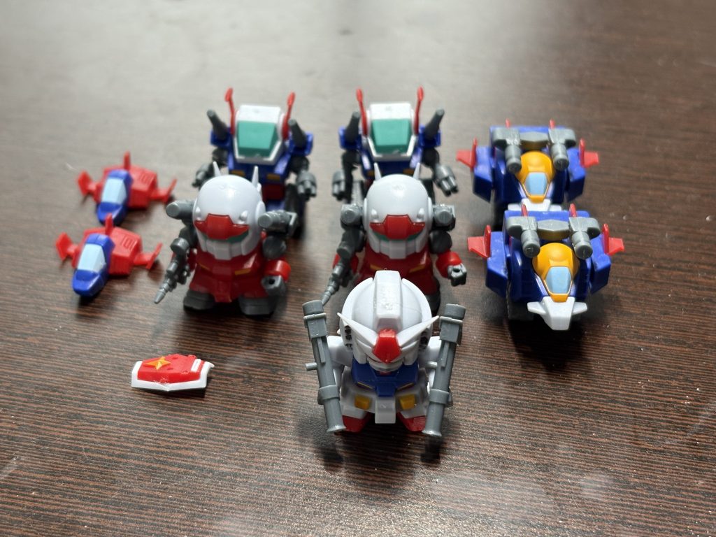 作品名：V作戦セット組み立て。<p>昨日届いたV作戦ビスケットのガンダムたち&nbsp;(zaku-kao2)組み立ては全種類終わったので、昼飯を食べたら細かい塗装やスミ入れを行う。&nbsp; このパーティならTV版と劇場版の再現はいちおうできるかな(g [&hellip;]</p>
