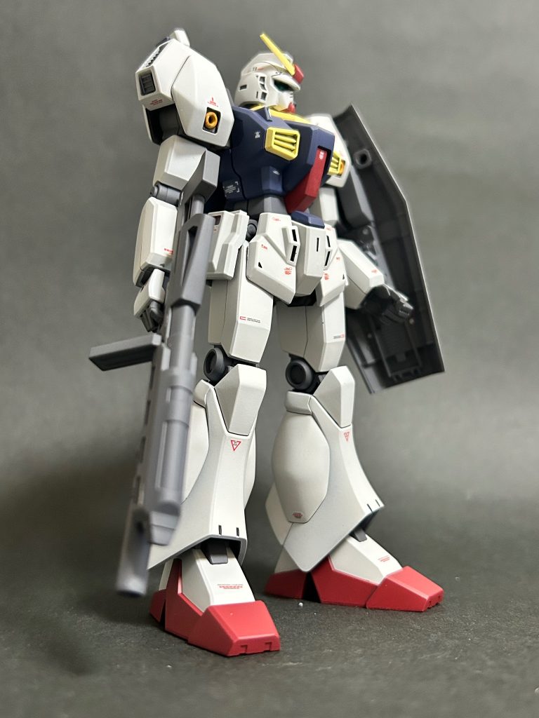 ポン付けだと、若干ガニ股チックになるので、股関節基部を両方2mmほどカットし短縮しました