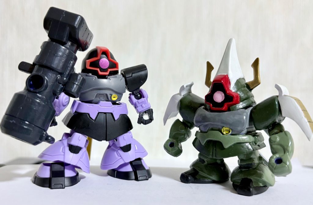 武者ドムと比較。いつかモビリティジョイントを武者化しても面白いかな。それから体型が先祖帰りしてきてるような気がする(zaku-kao4)次回もお楽しみに(gundam-kao6)